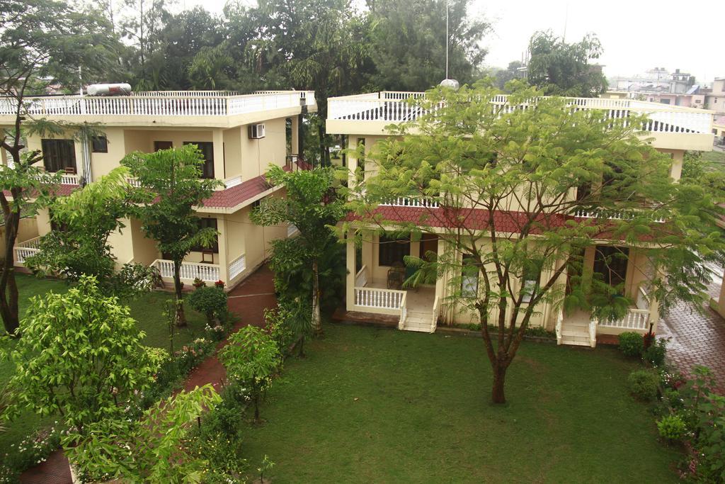Hotel Rainforest Саураха Экстерьер фото